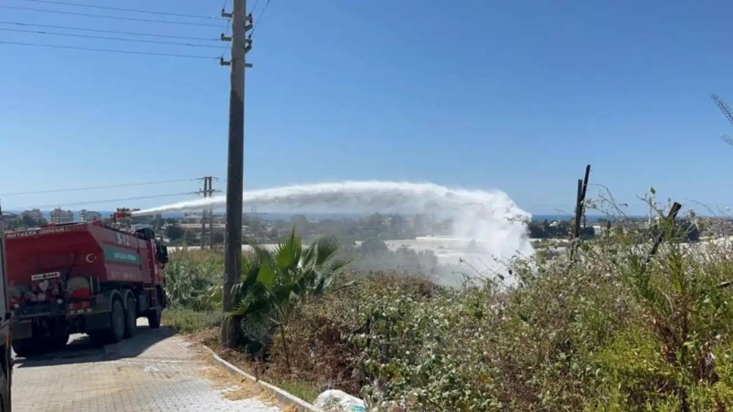 Serada Başlayan Alevler Kimyasal Deposuna Sıçradı 6